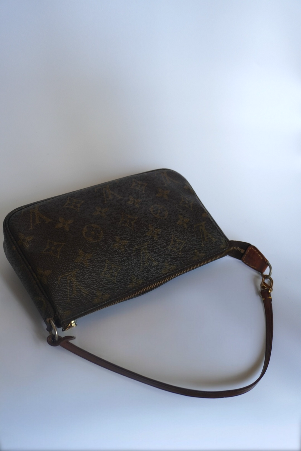 Lois Vuitton Pouchette