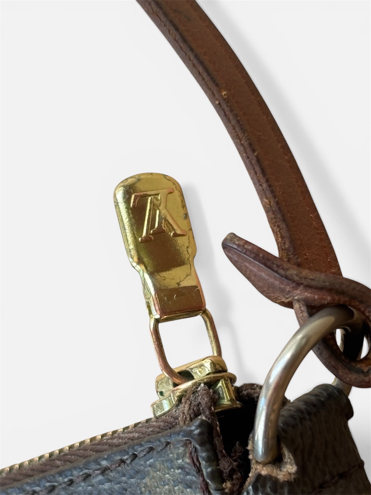 Lois Vuitton Pouchette